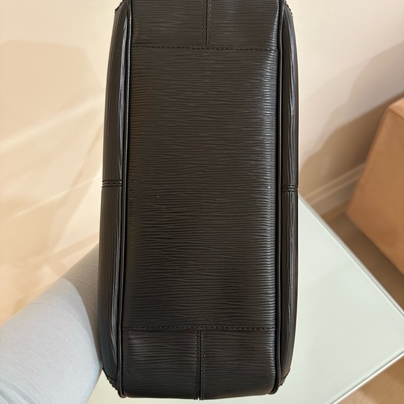 Louis Vuitton Epi Shoulder Bag (Vintage) - Picture 8 of 8
